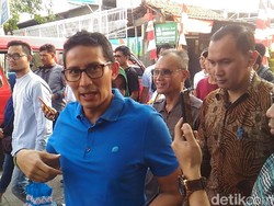 Sandiaga Tinjau Bazar OK OCE Asian Games di Jakut