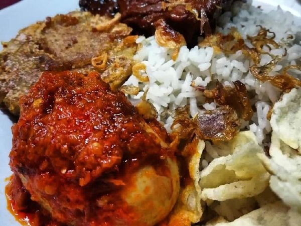Habis Sepedaan Enaknya Sarapan Nasi Uduk Betawi yang Gurih Pedas
