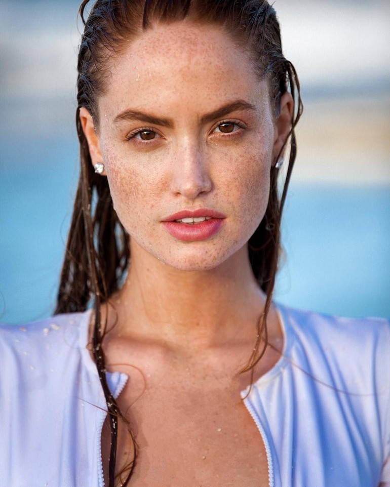 Haley kalil. Haleyybaylee. Хейли Калил до пластики. Hayley wet Sicilian. Хейли Калил до и после.