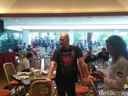 Diminta Tinggalkan Surabaya, Ahmad Dhani Bertahan