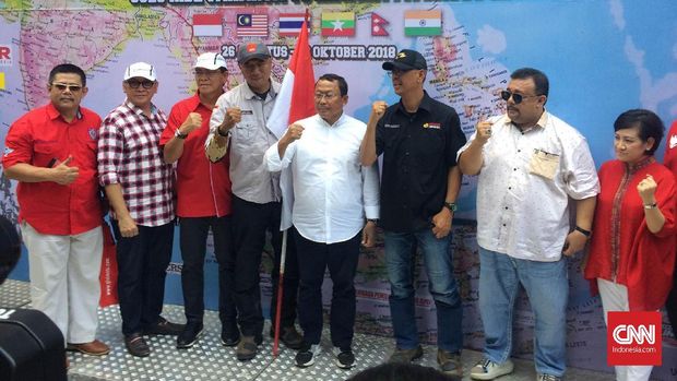 Ekspedisi Motor Jakarta-Himalaya Demi Kampanye Keselamatan