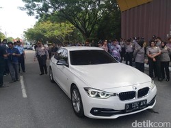 Ini Mobil BMW yang Dinaiki Neno Warisman saat Dihadang di Pekanbaru
