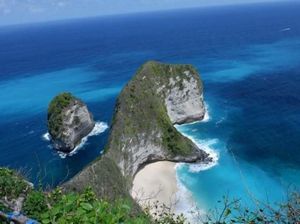 Turis Asing ke Nusa Penida Dikenai Retribusi Rp 25 Ribu