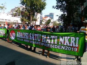 Lawan Arus, Massa Bergerak Tolak Deklarasi #2019GantiPresiden Lawan Arus, Massa Bergerak Tolak Deklarasi #2019GantiPresiden