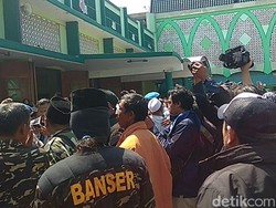 Banser dan Pro Deklarasi #2019GantiPresiden Ricuh di Masjid