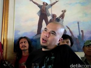 Kisah Ahmad Dhani dan Kata Idiot yang Menyeretnya ke Meja Hijau Kisah Ahmad Dhani dan Kata Idiot yang Menyeretnya ke Meja Hijau