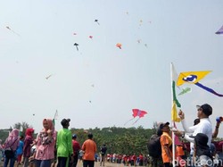 Melihat Meriahnya Festival Layang-Layang di Batang