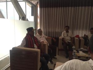 Tinjau Sail Moyo, Menhub Pertanyakan Jalan yang Masih Rusak