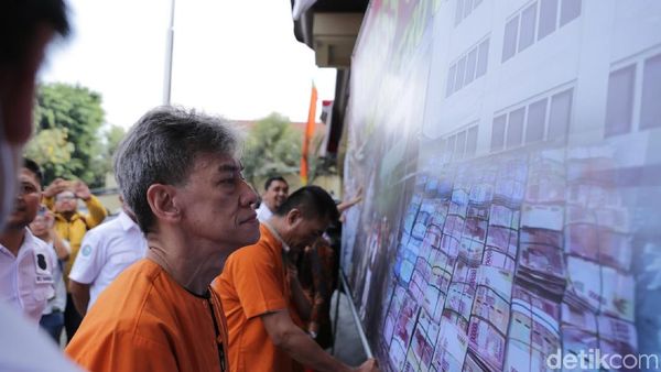 Wajah Penuh Penyesalan Fariz RM Kembali Terjerat Narkoba Wajah Penuh Penyesalan Fariz RM Kembali Terjerat Narkoba