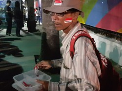 Laris Manis Pedagang Atribut Asian Games di GBK