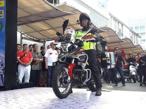 Kemenhub Lepas Goenadi Solo Riding Jakarta-Himalaya Kemenhub Lepas Goenadi Solo Riding Jakarta-Himalaya
