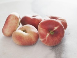 Ini Peach Donat yang Hits, Peach Bentuk Pipih Kayak Donat