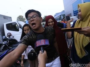 Andika Babang Tamvan Siap Nikahi Pacar Baru yang Syari Andika Babang Tamvan Siap Nikahi Pacar Baru yang Syari