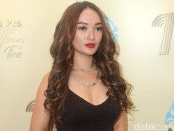 Zaskia Gotik Pingsan, Netizen Salfok dengan Air Tabung Gasnya