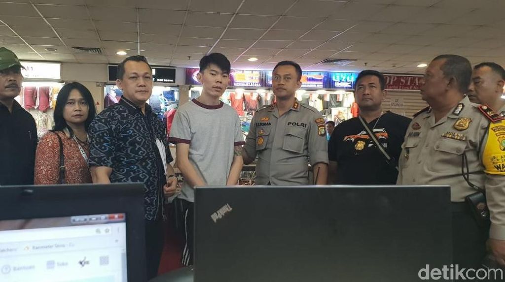 Foto: Mediasi Sekuriti-Pedagang Tanah Abang di Video Sewa Lahan Foto: Mediasi Sekuriti-Pedagang Tanah Abang di Video Sewa Lahan