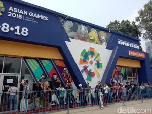 Rela Antre Panas-panasan untuk Dapatkan Suvenir Asian Games