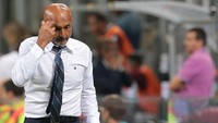 Pelatih Inter Milan Luciano Spalletti mengaku kesulitan menjelaskan penyebab buyarnya keunggulan Inter. Foto: Emilio Andreoli/Getty Images