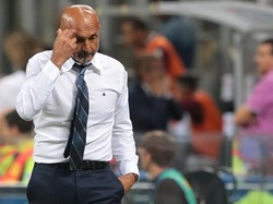 Pelatih Inter Milan Luciano Spalletti mengaku kesulitan menjelaskan penyebab buyarnya keunggulan Inter. Foto: Emilio Andreoli/Getty Images