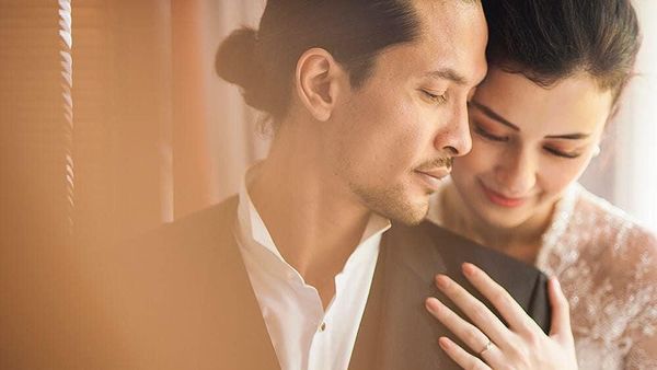 Potret Kemesraan Kimberly Ryder dan Edward Akbar yang Baru Menikah