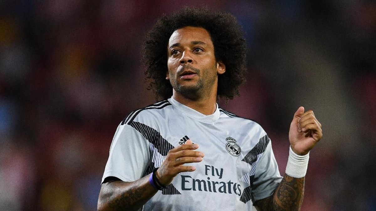 Bek Real Madrid Marcelo digantikan Raphael Varane di tengah laga melawan Girona. )Foto: David Ramos/Getty Images)