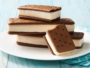 Ini Sebabnya Es Krim Sandwich Lebih Tahan Leleh Dibanding Es Krim Cone