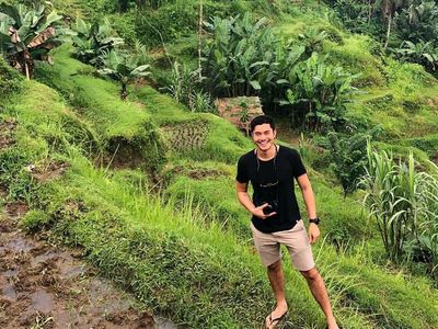 Potret Liburan Henry Golding Si Crazy Rich Asians