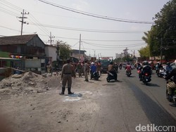 Mandek 4 Bulan, Proyek Pelebaran Jalan Pandegiling Kembali Dikerjakan
