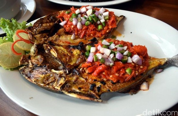 Ikan Bakar Makassar Dengan Sambal Khas Bisa Anda Nikmati Di