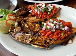 Ikan Bakar Makassar dengan Sambal Khas Bisa Anda Nikmati di 5 Resto Ini