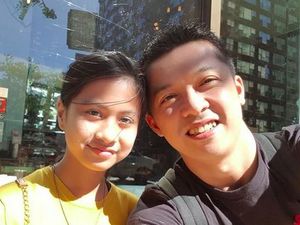 Taufik Hidayat dengan Putrinya yang Nempel Terus Kayak Prangko