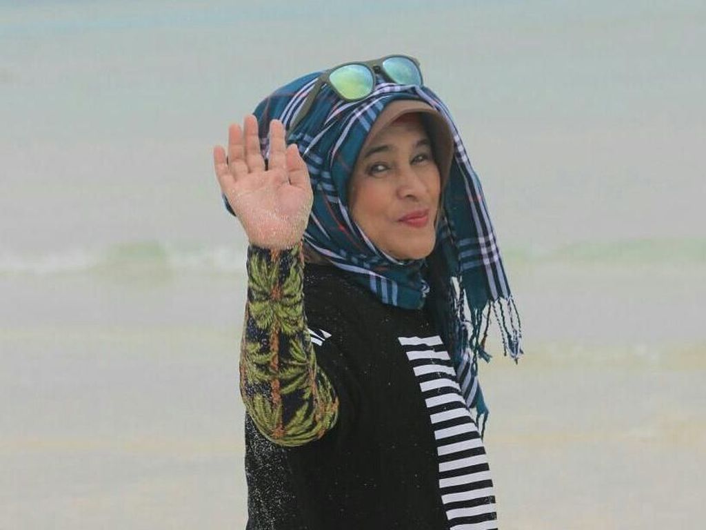 7 Perjalanan Karier Neno Warisman, dari Juara Baca Puisi hingga Penulis Buku 7 Perjalanan Karier Neno Warisman, dari Juara Baca Puisi hingga Penulis Buku
