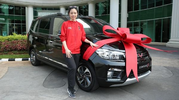 Mobil Baru Lindswell Kwok