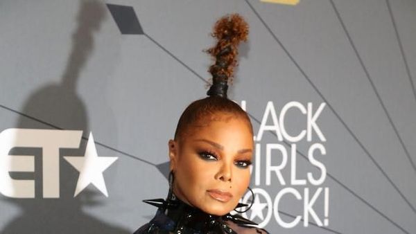 Foto: Gaya Janet Jackson yang Kini Nyentrik Lagi di Usia 52
