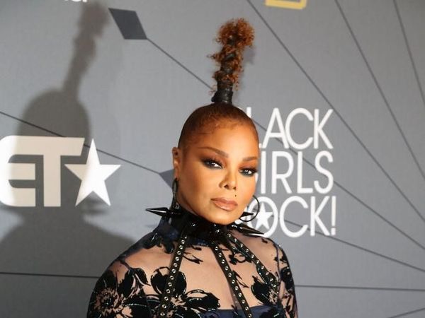 Foto: Gaya Janet Jackson yang Kini Nyentrik Lagi di Usia 52