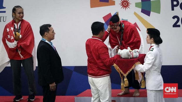 Puspa Arumsari raih emas pertama dari pencak silat.