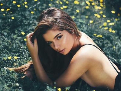 Liburannya Ratu Instagram Seksi dari Inggris, Demi Rose