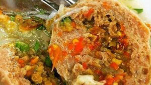 Huahh! Tambah Semangat dengan Sengatan Pedas Bakso Mercon