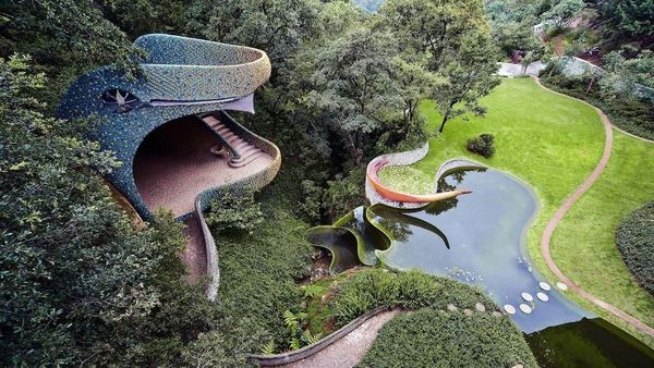 Foto: Sensasi Menginap di Perut Ular Raksasa