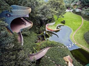 Foto: Sensasi Menginap di Perut Ular Raksasa