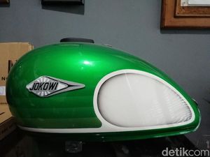 Ada Nama Jokowi di Tangki Motor Modifikasi Baru Miliknya Ada Nama Jokowi di Tangki Motor Modifikasi Baru Miliknya