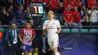 Luka Modric mencuat penampilannya selama setahun terakhir ini. Dia membawa Real Madrid dua kali juara Liga Champions dan melajukan Timnas Kroasia ke final Piala Dunia 2018. (Maxim Shemetov/REUTERS)