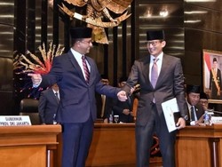 Momen Sandi Terakhir Sebagai DKI 2