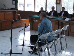 Mantan Bupati Bandung Barat Jalani Sidang Perdana Kasus Suap