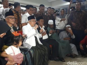 Tiba di Tanah Air Usai Ibadah Haji, Maruf Amin Disambut Pendukung Tiba di Tanah Air Usai Ibadah Haji, Maruf Amin Disambut Pendukung