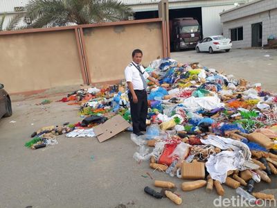 Penampakan Air Zamzam yang Diambil Paksa dari Koper Jemaah Haji