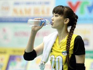 5 Manfaat Bola Voli, Olahraganya Atlet Cantik Sabina Altynbekova