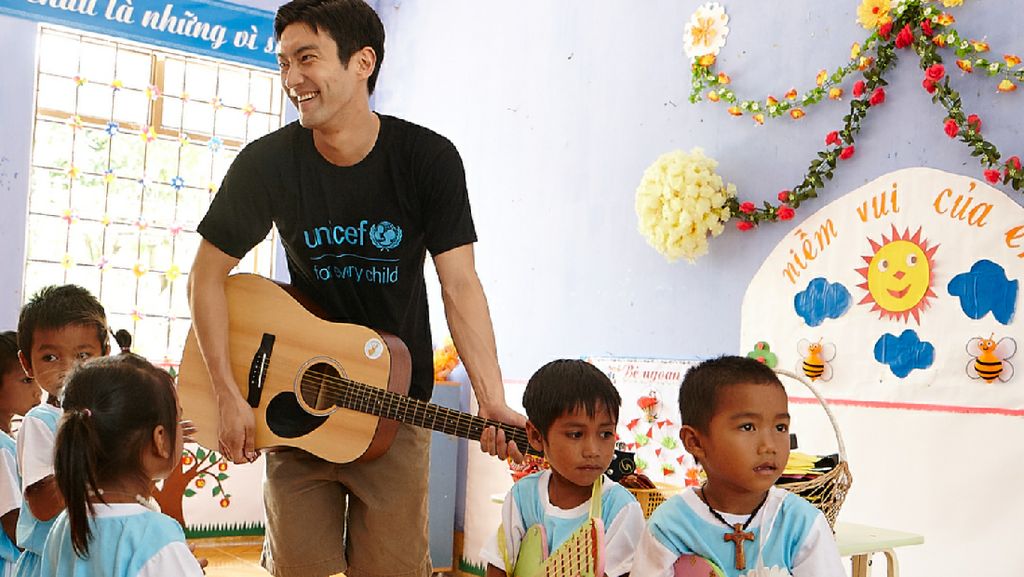 Manisnya Kedekatan Siwon Choi SuJu dengan Anak-anak Manisnya Kedekatan Siwon Choi SuJu dengan Anak-anak