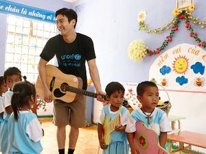 Manisnya Kedekatan Siwon Choi SuJu dengan Anak-anak