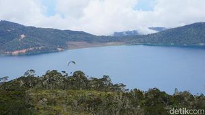 Foto: Danau Laki-laki dan Perempuan di Pedalaman Papua
