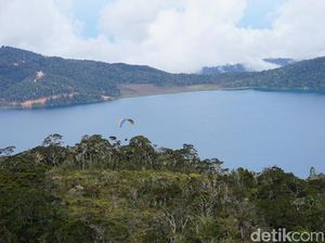 Foto: Danau Laki-laki dan Perempuan di Pedalaman Papua